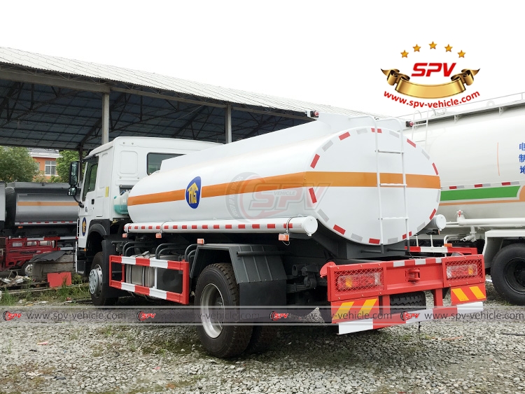 8,000 Litres Petroleum Bowser Sinotruk - LB